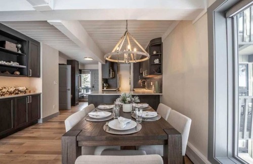 Snowmass Village Condominio | Renovated 2 BR *TRUE Ski-in/Ski-out*