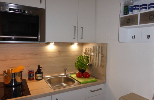 Bolsterlang Apartamento | Apartamento renovado de 2 habitaciones en el 1er Planta superior con servicio opcional de hotel.