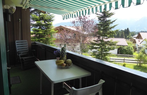 Bolsterlang Apartamento | Apartamento renovado de 2 habitaciones en el 1er Planta superior con servicio opcional de hotel.