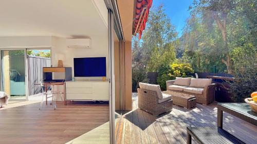 Theoule-sur-Mer Apartamento | Renovated 2-room apartment near sea & shops