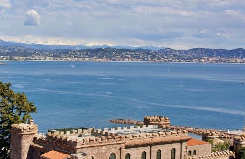 Theoule-sur-Mer Apartamento | Renovated 2-room apartment near sea & shops