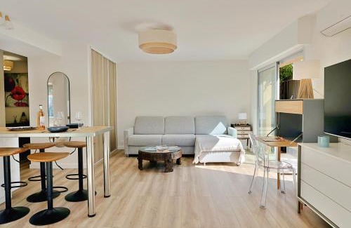 Theoule-sur-Mer Apartamento | Renovated 2-room apartment near sea & shops