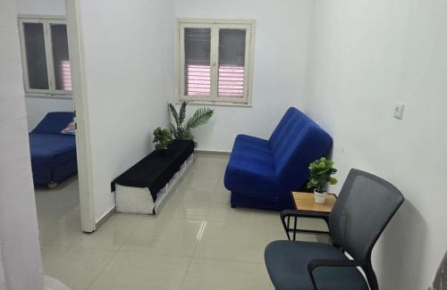 Haifa Apartamento | Renovated 2-room Oasis with Balcony
