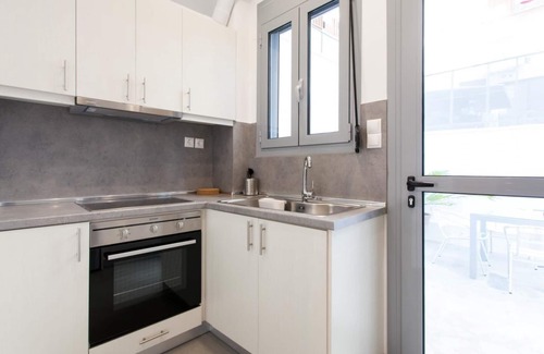 Neos Kosmos Casa | Renovated 2025 4 Bdr House Near Acropolis - New Beds Terrace Green Yard