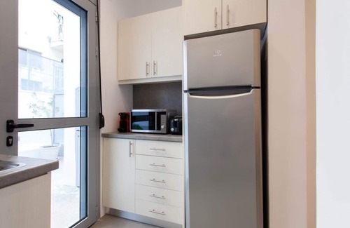 Neos Kosmos Casa | Renovated 2025 4 Bdr House Near Acropolis - New Beds Terrace Green Yard