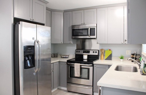 Upper B Street Apartamento | Renovated 2BR Castro Valley Apartment Near BART and Parking