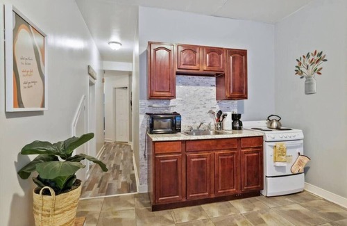 Norris Square Apartamento | Renovated 2BR w/ Amenities
