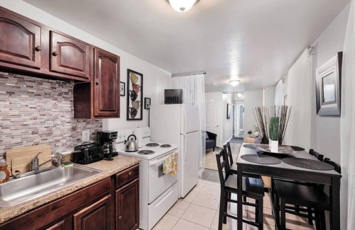 Norris Square Apartamento | Renovated 2BR w/ Amenities