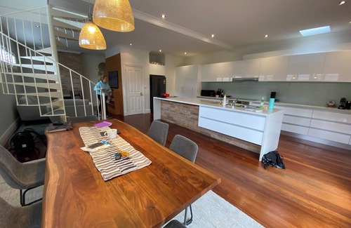 Richmond Apartamento | Renovated 3BR Family Home in Richmond w/ Parking