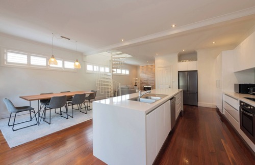 Richmond Apartamento | Renovated 3BR Family Home in Richmond w/ Parking