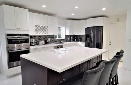 Coral Springs Casa | Renovated 3 Bedroom +DEN /2 bath Heated POOL House