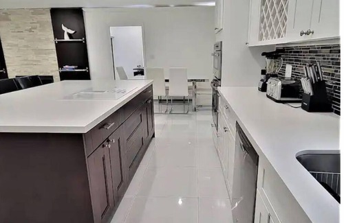 Coral Springs Casa | Renovated 3 Bedroom +DEN /2 bath Heated POOL House
