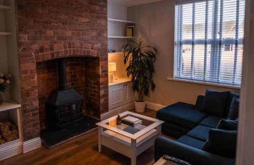 Lowton Casa | Renovated 3 Bedroom House in Lowton Pennington, free parking