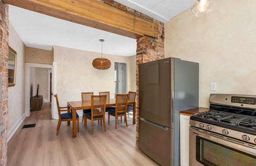 Franklin Park Casa | NEW Renovated 3BDRM/2.5 BTHRM On Franklin Park Conservatory!