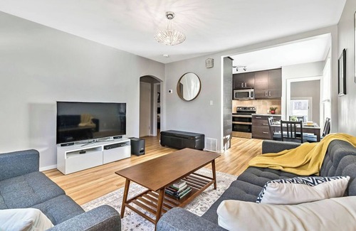 Bridgeland Casa | Renovated 3BR Character Home in the heart of Calgary