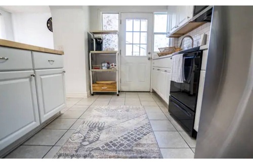 Southside Casa | Renovated 3BR Home near San Marco - Sleeps 8