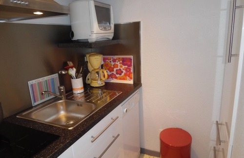 Le Penon Apartamento | Apartamento renovado con estilo, ubicación central y tranquila, balcón, cerca de playa y comodidades