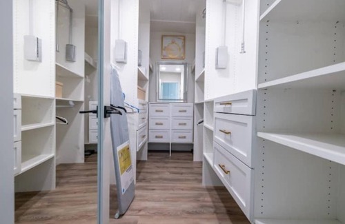 Lake Area Casa | Renovated 5B4B Luxury home @Fremont with King Suite