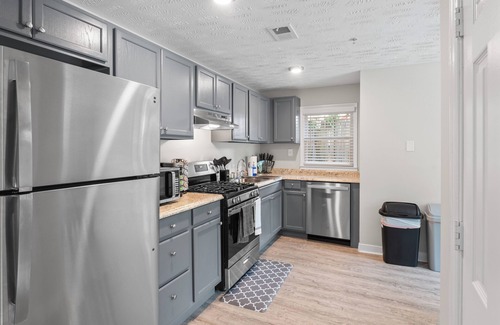 Marietta Casa | Renovated 5BD Townhome; 2 Minutes from Serene Marietta Square Highlights