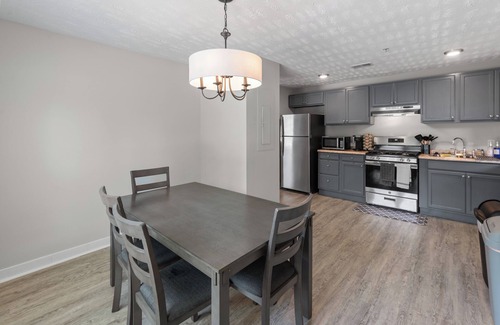 Marietta Casa | Renovated 5BD Townhome; 2 Minutes from Serene Marietta Square Highlights