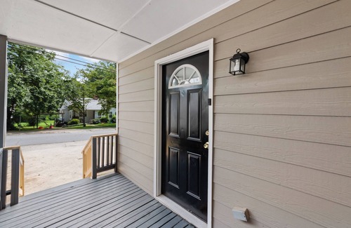 Marietta Casa | Renovated 5BD Townhome; 2 Minutes from Serene Marietta Square Highlights