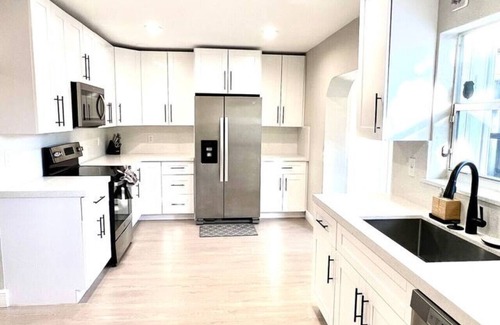 Middle River Terrace Casa | Renovated 5BR/3BA Home w/ Pool