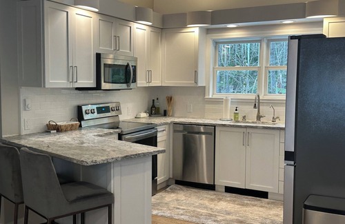 Mountain Acres Casa | Renovated 5BR ski house minutes from Stratton, Bromley, Mt. Snow & Magic Mtn!