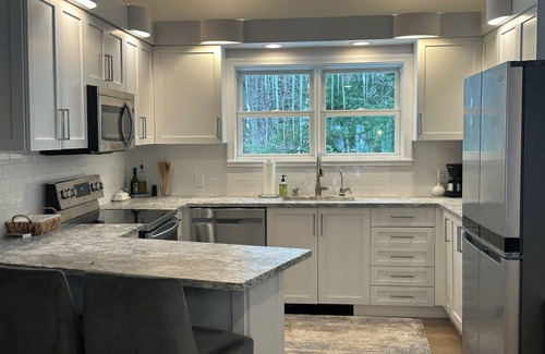 Mountain Acres Casa | Renovated 5BR ski house minutes from Stratton, Bromley, Mt. Snow & Magic Mtn!