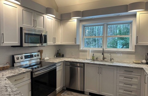 Mountain Acres Casa | Renovated 5BR ski house minutes from Stratton, Bromley, Mt. Snow & Magic Mtn!