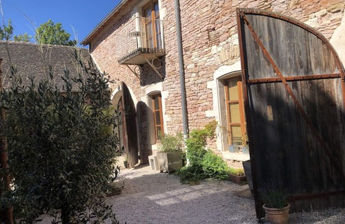 Givry Casa | Casa de carácter en la antigua bodega de Givry, cerca de tiendas y viñedos.