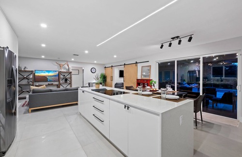 Coral Heights Casa | NEAT.life - Casa familiar 3BR c/Piscina climatizada y BBQ