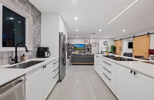 Coral Heights Casa | NEAT.life - Casa familiar 3BR c/Piscina climatizada y BBQ