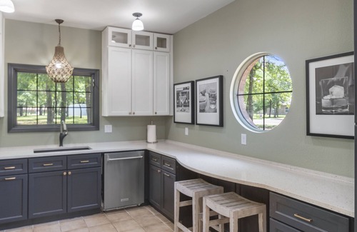 Malakoff Casa | Renovated and Sleeps 10! Close to Cedar Creek Lake, Golf and Wedding Venues