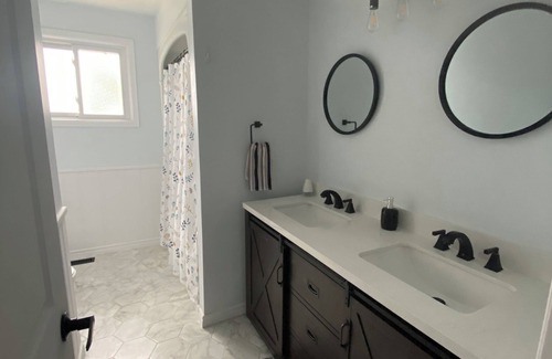 Welland Casa | Renovated and spacious home, near several attractions!
