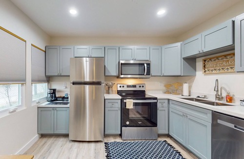 Del Mar Apartamento | Renovated apartment with full kitchen, WIFI and close to beach