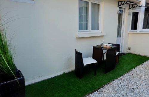 Le Bouscat Apartamento | Apartamento reformado en patio / jardín en Bouscat