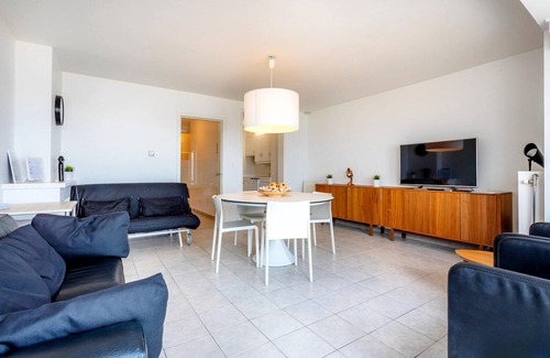 Koksijde-Bad Apartamento | Renovated apartment in Koksijde with sea-views