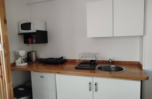 Irancy Casa | Renovated apartment in quiet wine-growing village. 15min from Auxerre.