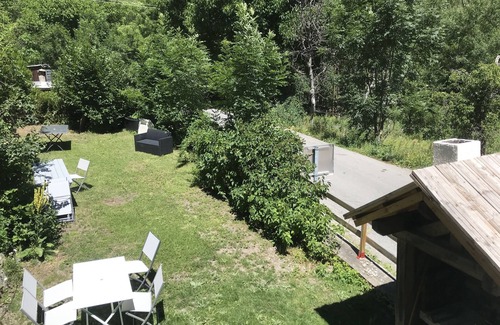 Vallouise-Pelvoux Apartamento | Renovated attic room in an old house in Vallouise