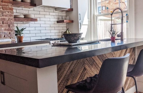 Highlandtown Casa | Renovated Baltimore Rowhome for Professionals