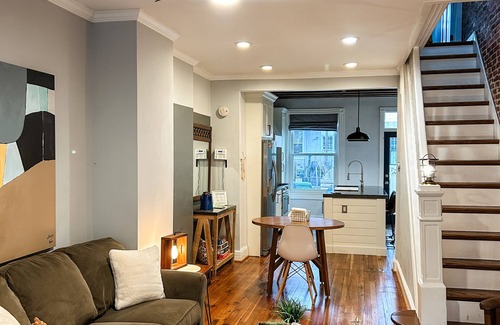 Highlandtown Casa | Renovated Baltimore Rowhome for Professionals