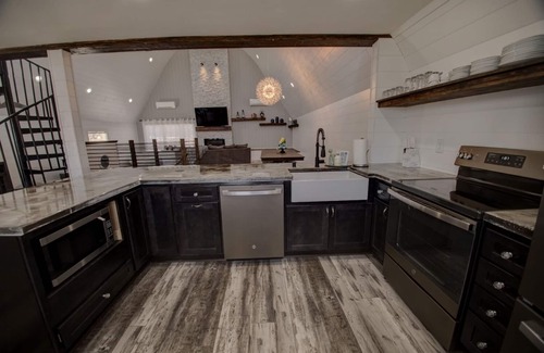 Dakota Casa | Renovated Barn Sure To Impress with Loft & Game Room!