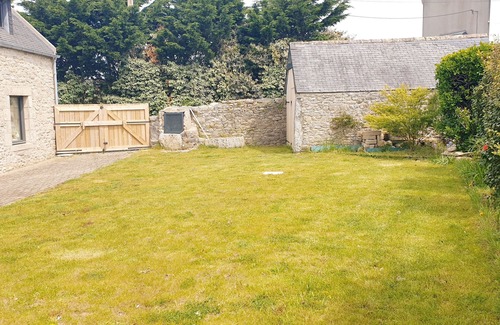 Plouguerneau Casa | Renovated Breton house