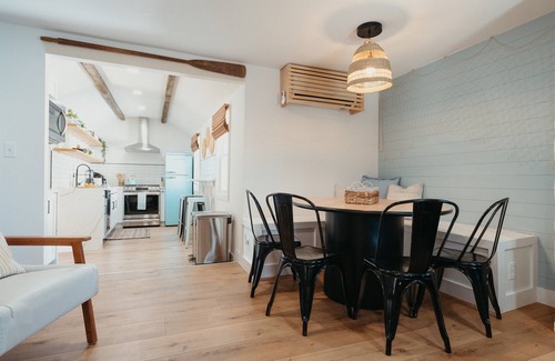 West Belmar Casa | Renovated Bright, Fun, Airy, Fire Pit Backyard, Bikes & Beach Badges