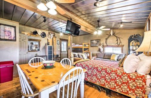 Perrysville Apartamento | Renovated Bunkhouse on 12-Acre Horse Farm!