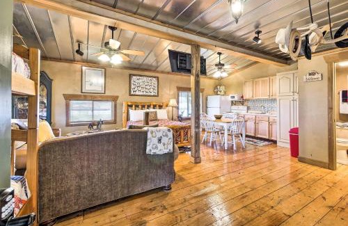 Perrysville Apartamento | Renovated Bunkhouse on 12-Acre Horse Farm!