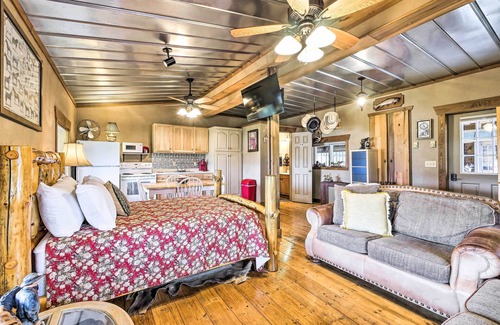 Perrysville Apartamento | Renovated Bunkhouse on 12-Acre Horse Farm!