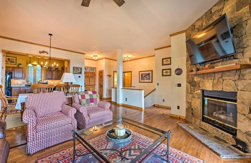 Mountain Air Apartamento | Renovated Burnsville Condo in Gated Community