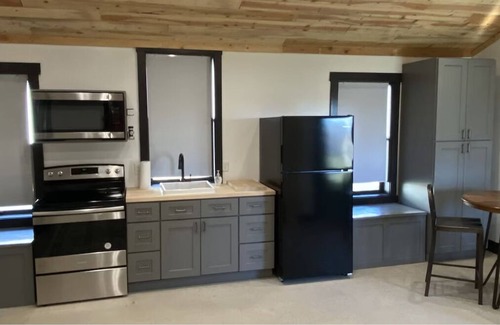 Burlington Cabina | Renovated Cabin between Yellowstone and Big Horn Mountains
