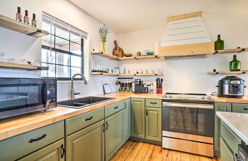 Pikeville Cabina | Renovated Cabin w/ Decks, Views, & Fire Pit!